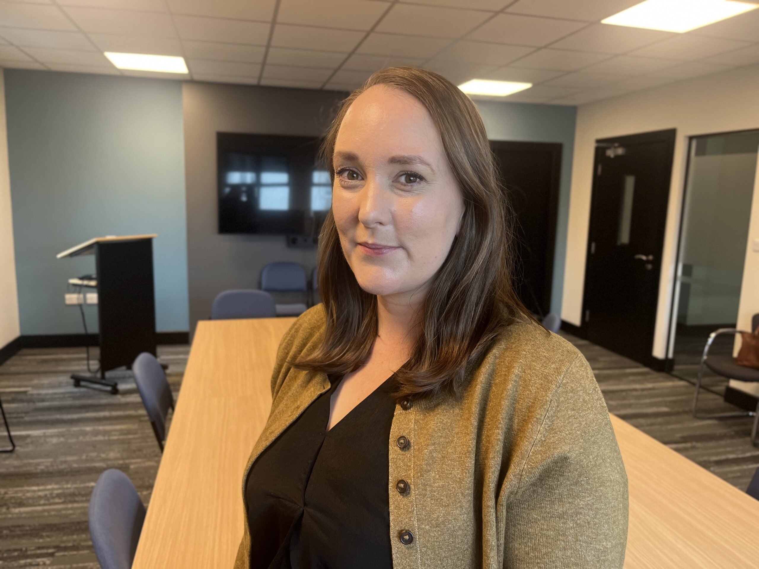 Valerie McConville<br />
Chief Executive<br />
